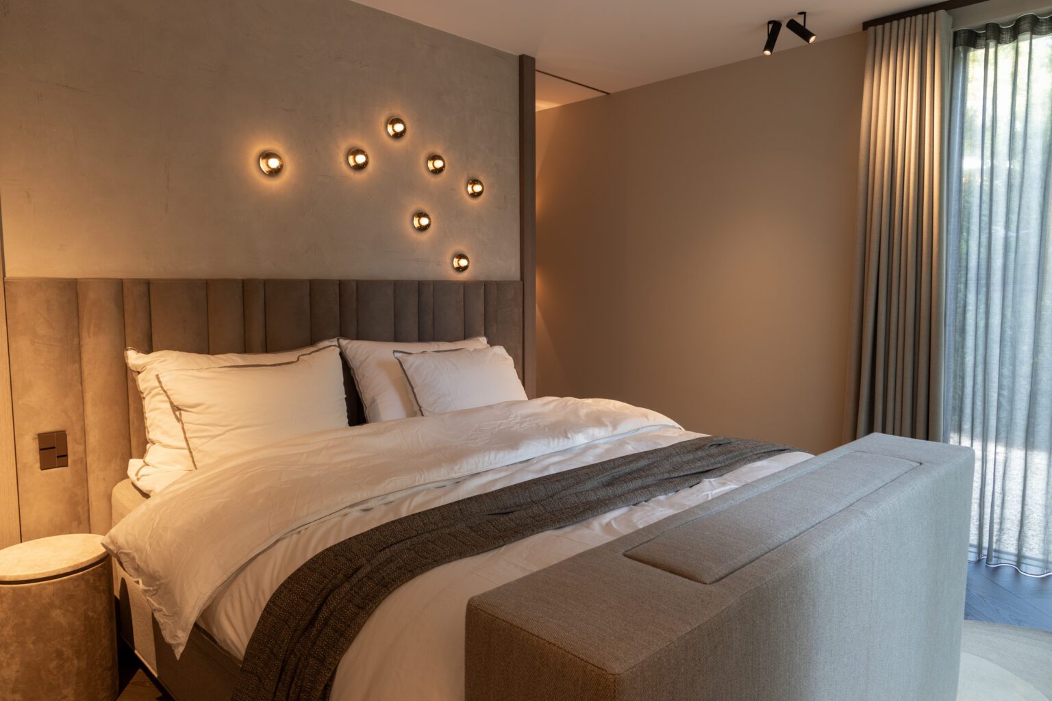 Strak maatwerk met warme materialen 6