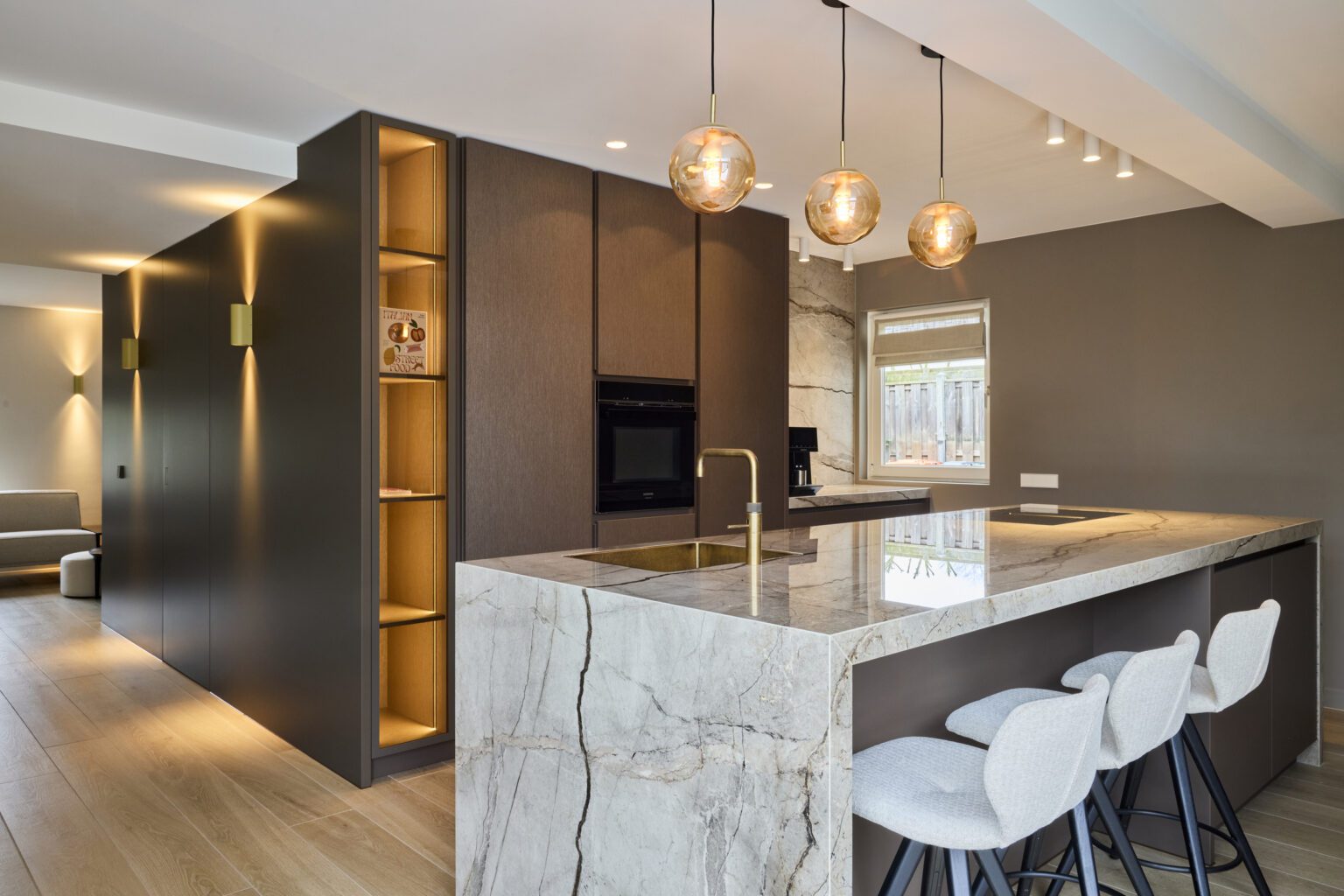 mint interieur keuken overzicht messing kraan eiland